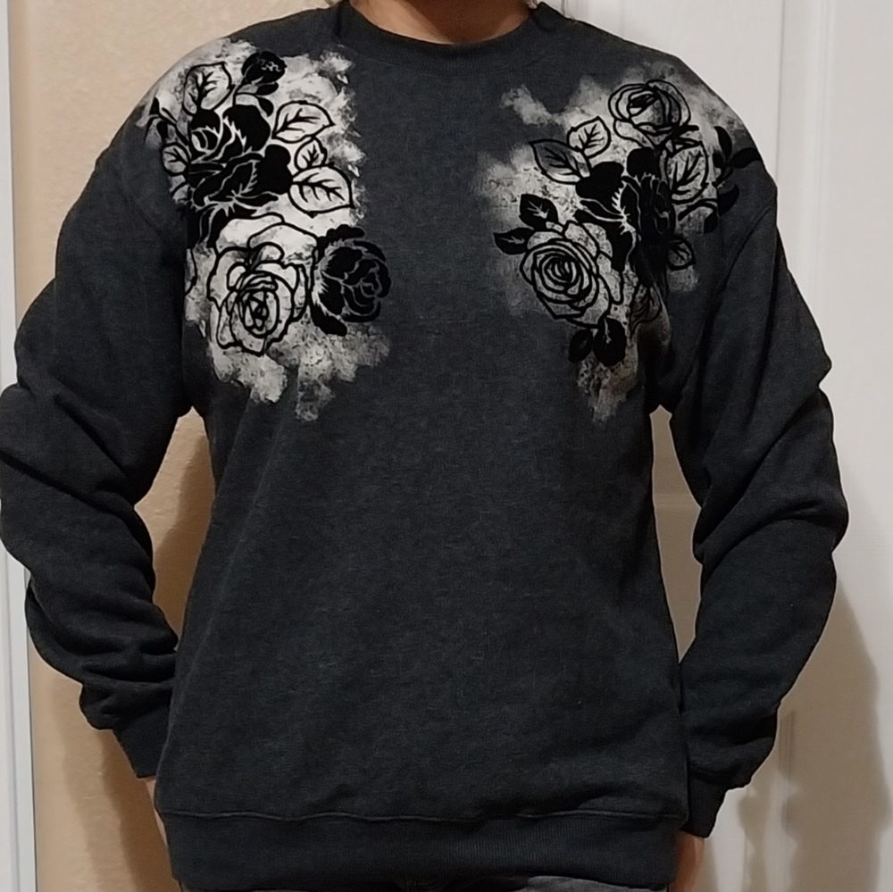 Wild fable sweatshirt womens black rose long sleeve fleece. Size S